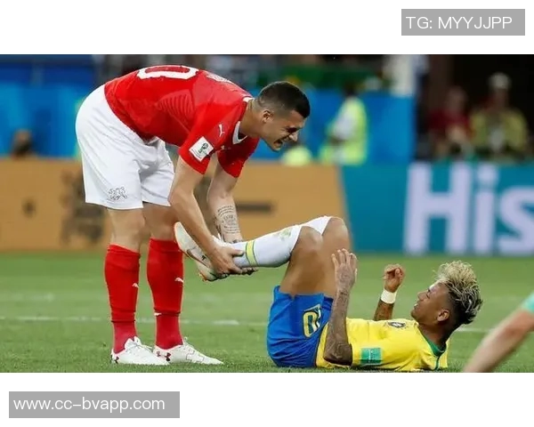 克鲁塞罗门将卡西奥遭队友膝盖撞击意外休克紧急被换下