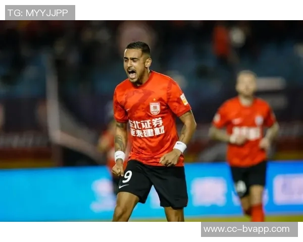 刘闻超带队海港在教学赛中以4-3逆转取胜莱昂纳多梅开二度助力球队